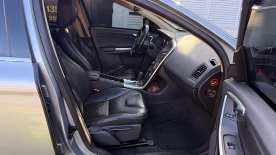 VOLVO-XC60-2012