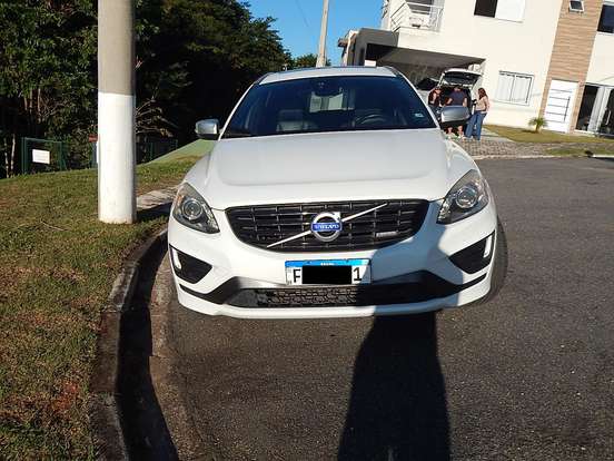 VOLVO-XC60-2.0 T5 R DESIGN TURBO GASOLINA 4P AUTOMÁTICO VOLVO-XC60-2014