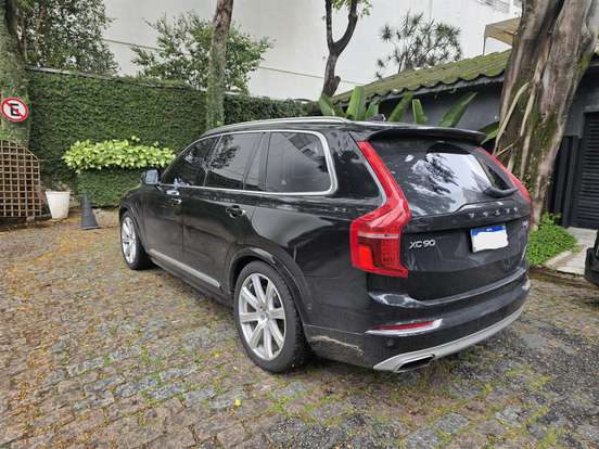 VOLVO-XC90-2019
