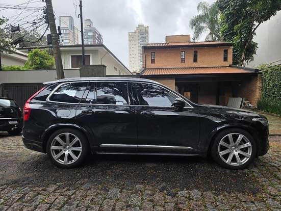 VOLVO-XC90-2019