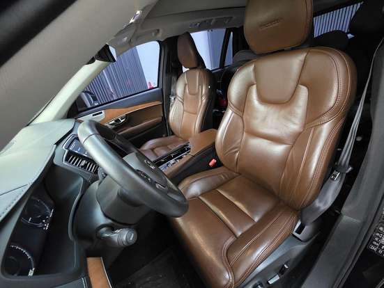 VOLVO-XC90-2019