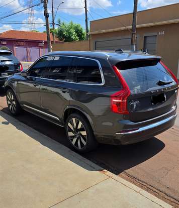 VOLVO-XC90-2023