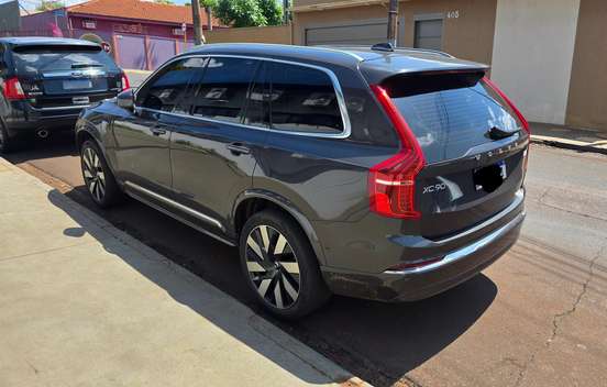 VOLVO-XC90-2023