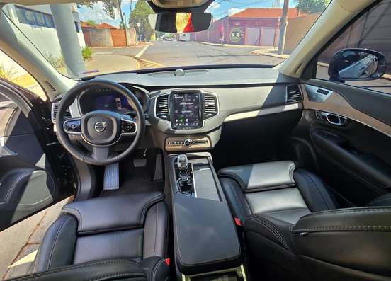 VOLVO-XC90-2023