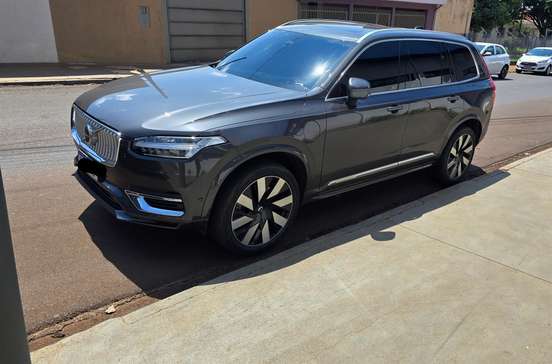 VOLVO-XC90-2023