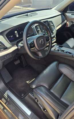 VOLVO-XC90-2023