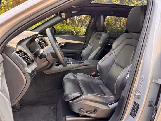 VOLVO-XC90-2023