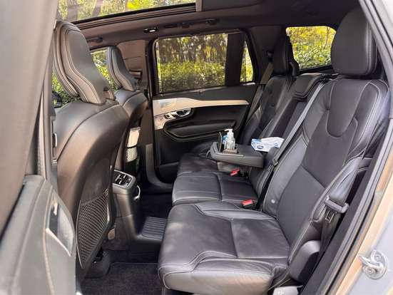 VOLVO-XC90-2023