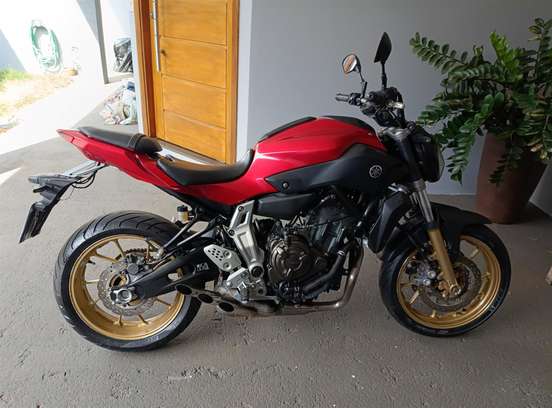 YAMAHA-MT-07-2015