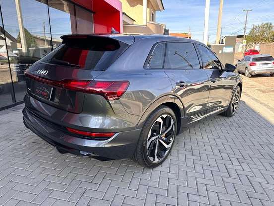 AUDI-E-TRON-ELÉTRICO PERFORMANCE BLACK QUATTRO AUDI-E-TRON-2022