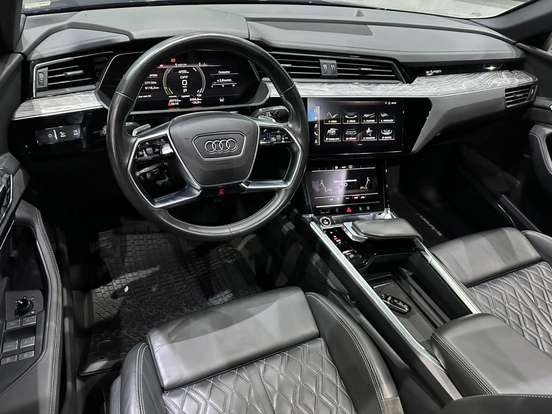 AUDI-E-TRON-2021