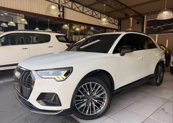 AUDI-Q3-2021
