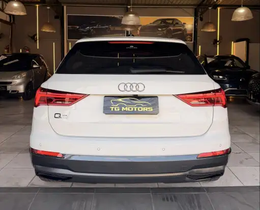 AUDI-Q3-2021