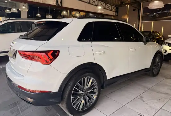 AUDI-Q3-2021