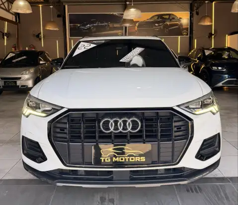 AUDI-Q3-2021