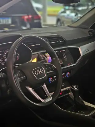 AUDI-Q3-2023