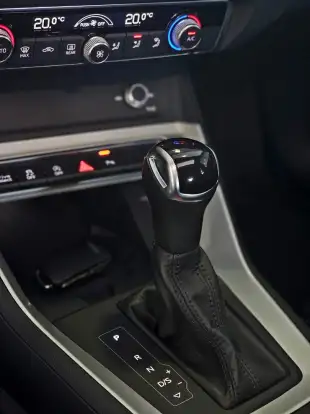 AUDI-Q3-2023