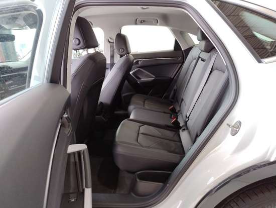 AUDI-Q3-2022