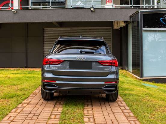 AUDI-Q3-2023