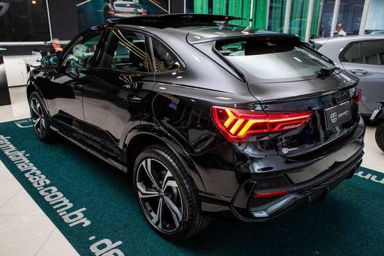 AUDI-Q3-2024