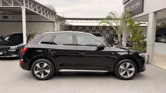AUDI-Q5-2021