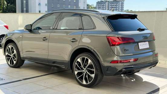 AUDI-Q5-2024