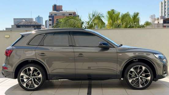 AUDI-Q5-2024