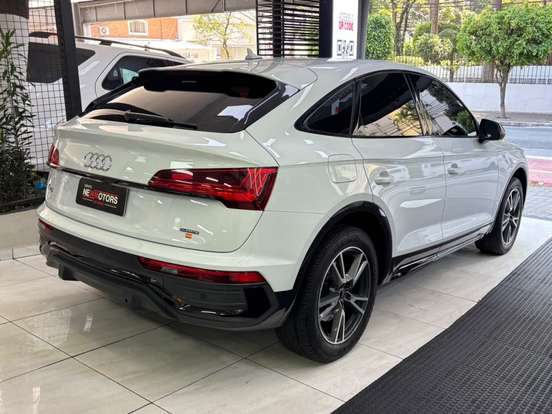 AUDI-Q5-2022