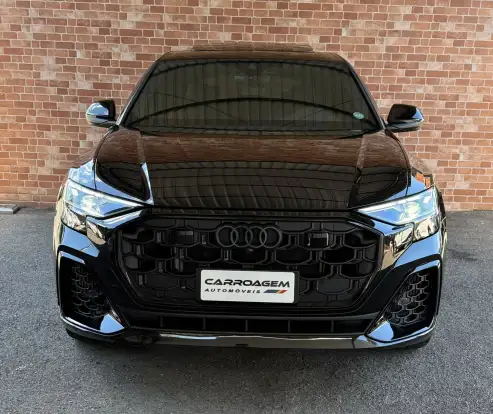 AUDI-Q8-2024