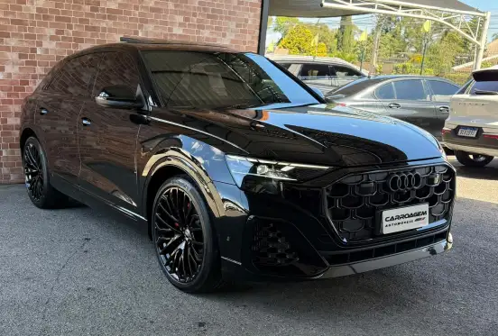 AUDI-Q8-2024
