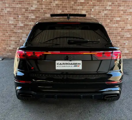 AUDI-Q8-2024