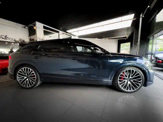 AUDI-Q8-2024