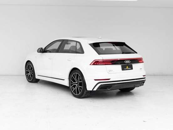AUDI-Q8-2023