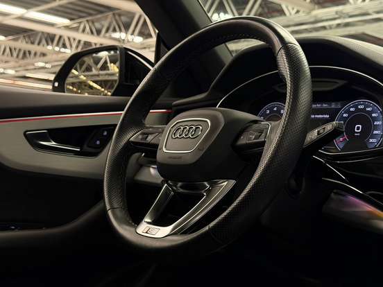 AUDI-Q8-2023