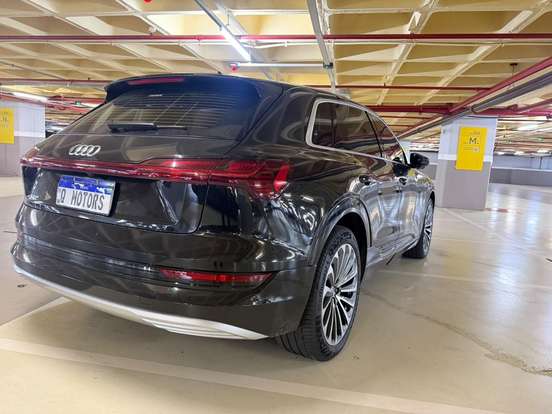 AUDI-E-TRON-2020