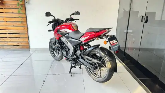 BAJAJ-DOMINAR 200-2025