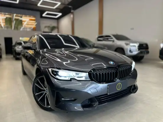BMW-320i-2022