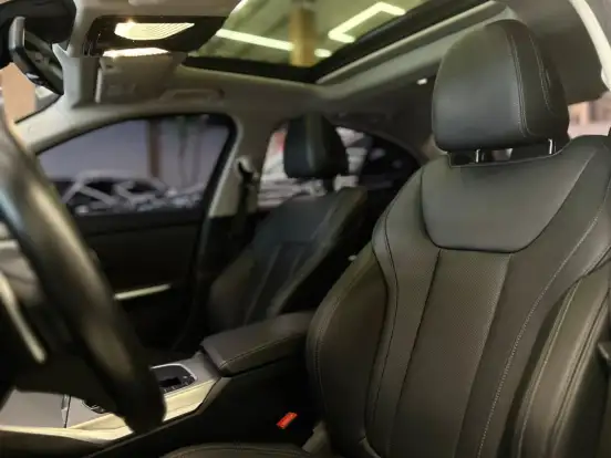BMW-320i-2022