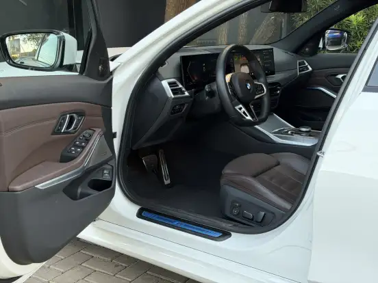 BMW-320i-2025