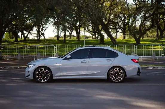 BMW-320i-2025