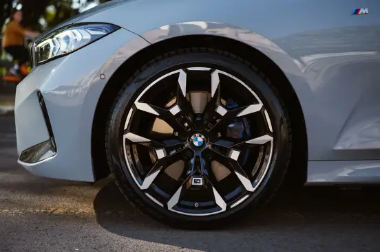 BMW-320i-2025
