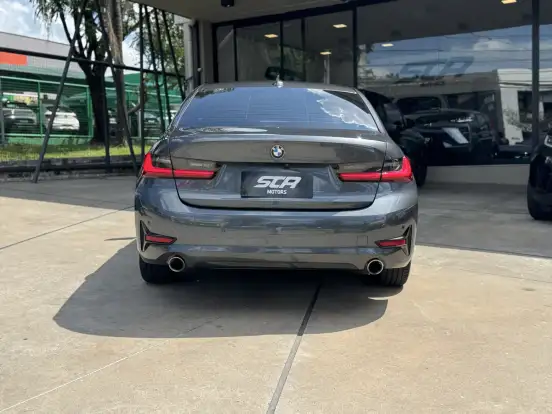 BMW-320i-2021