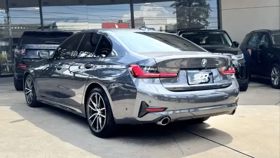BMW-320i-2021