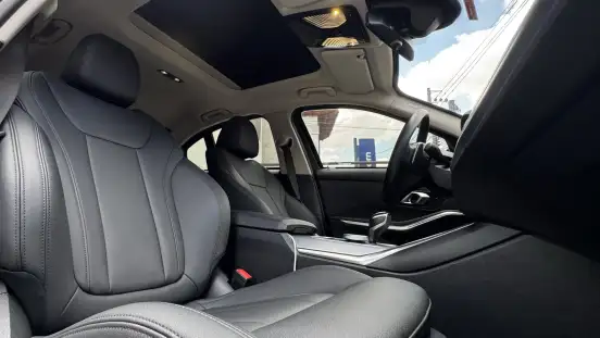 BMW-320i-2021