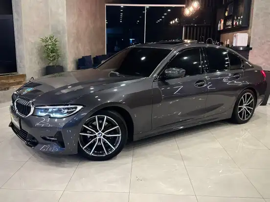 BMW-320i-2020