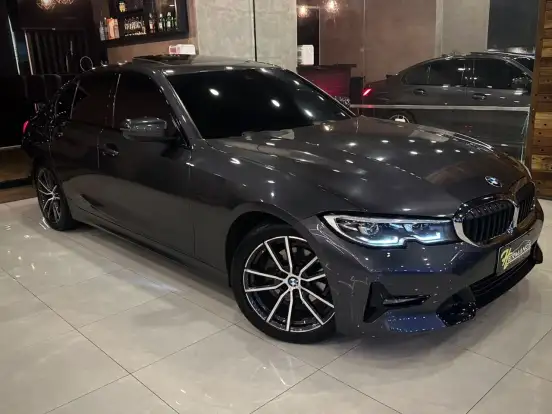 BMW-320i-2020