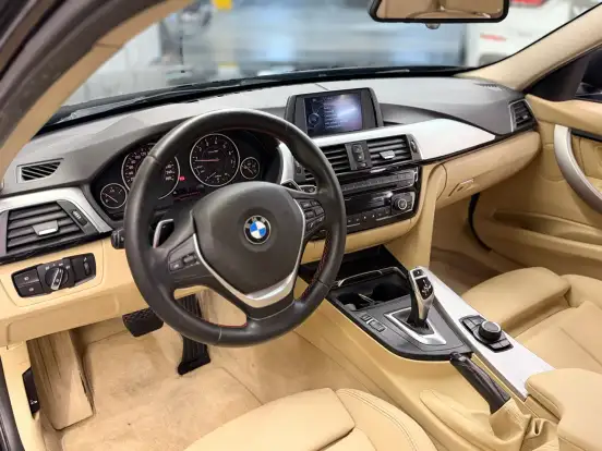 BMW-320i-2.0 SPORT GP 16V TURBO ACTIVE FLEX 4P AUTOMÁTICO BMW-320i-2016