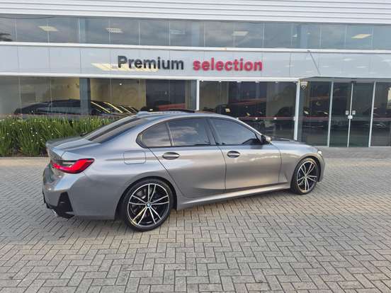 BMW-320i-2023