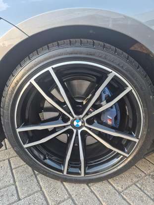 BMW-320i-2023