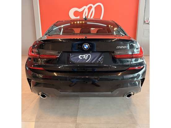 BMW-320i-2022
